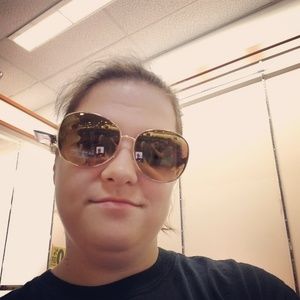 Meet your Posher, Alicia